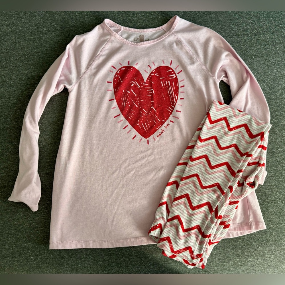 girls Gymboree 2-piece heart “radiate love” pajama set - size L (10-12)